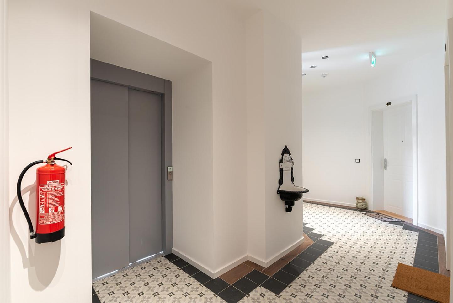 Appartement Modern Wohnen Im Renovierten Stil-altbau *