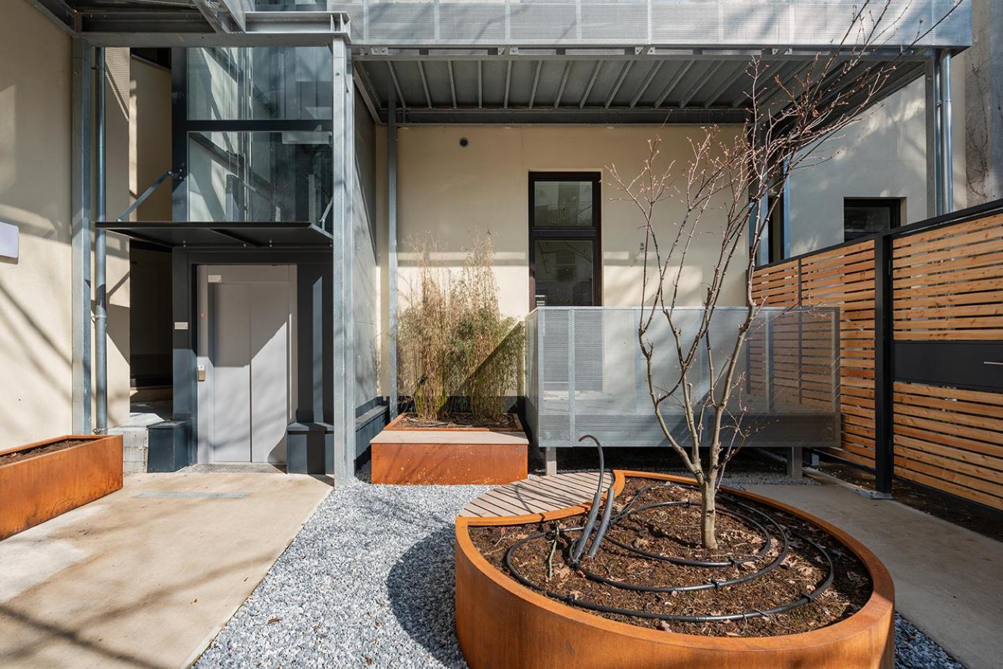 Modern Wohnen Im Renovierten Stil-altbau Appartement *